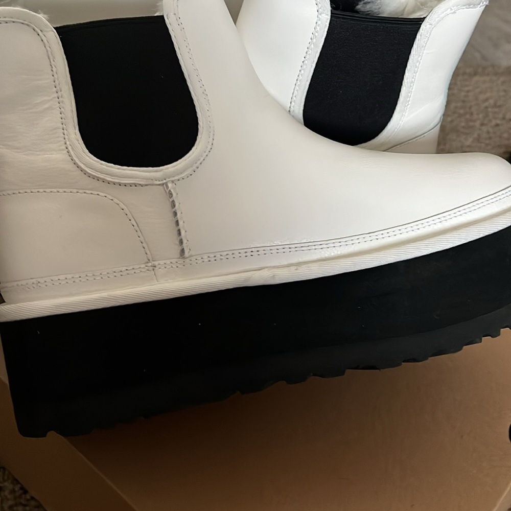 Ugg Black White Neumel Platform Boot, like new - Picture 4 of 7